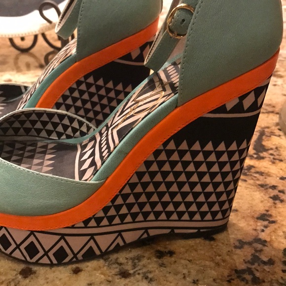 Jessica Simpson wedge sz 7 - Picture 3 of 5
